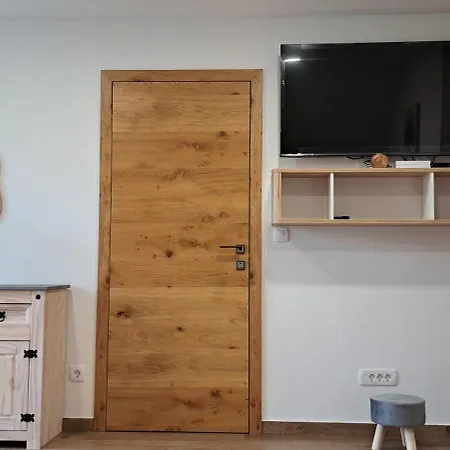 شقة Apartmaji Bozicek
